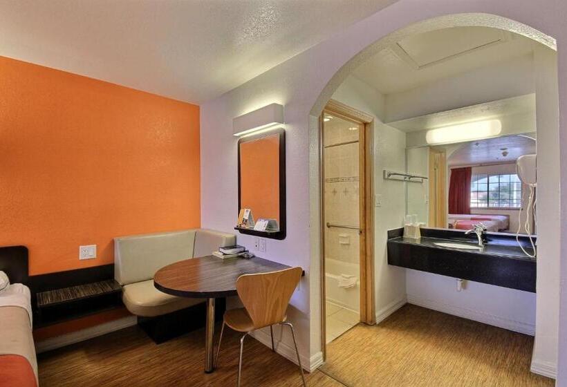 Номер Стандарт, Motel 6edinburg, Tx