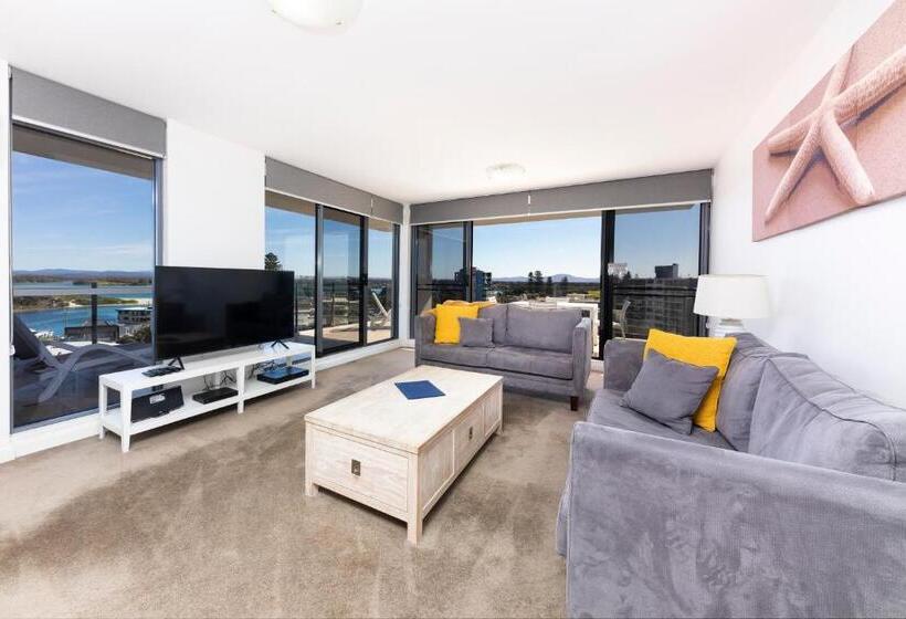 Superior 2-bedroom flat with a view, Sevan Apartments Forster