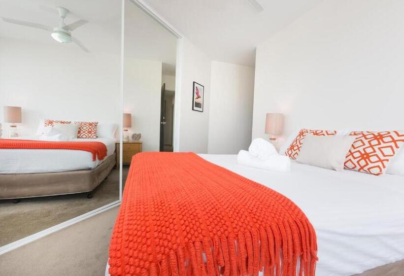 Superior 3-bedroom flat with a view, Sevan Apartments Forster
