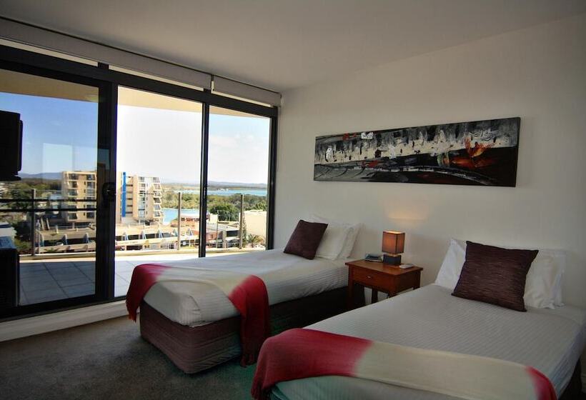 2 Bedroom Apartment with Views, Sevan Apartments Forster