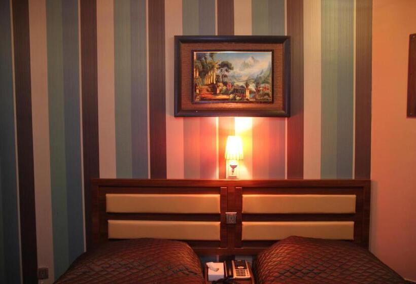 Номер Deluxe, Downtown