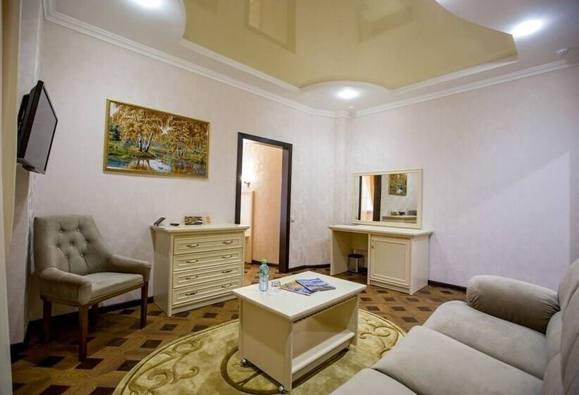 Люкс, Shine House