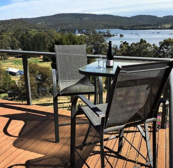 스위트 킹사이즈 침대, Storm Bay B & B