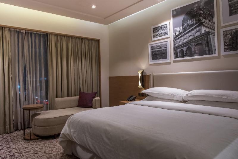 带大床的俱乐部房间, Sheraton Hyderabad