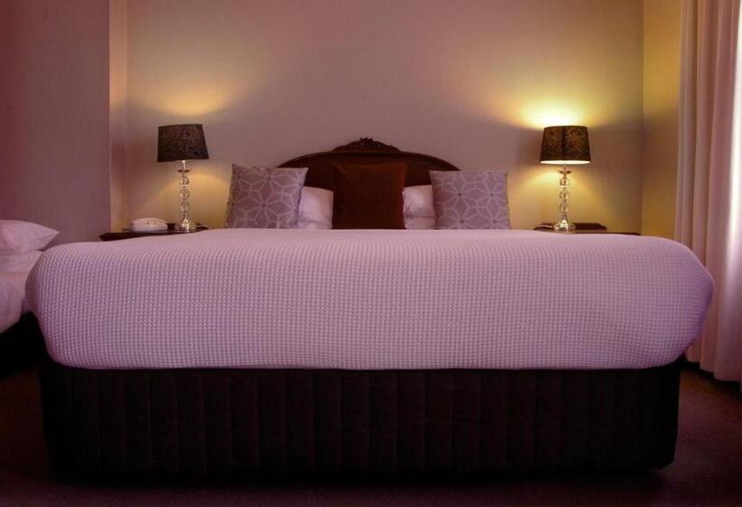스위트 킹사이즈 침대, The Hotel Shamrock