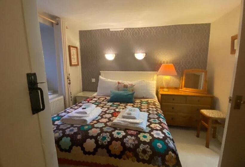 سوییت, Cambridge House Room Only Accommodation For Adults