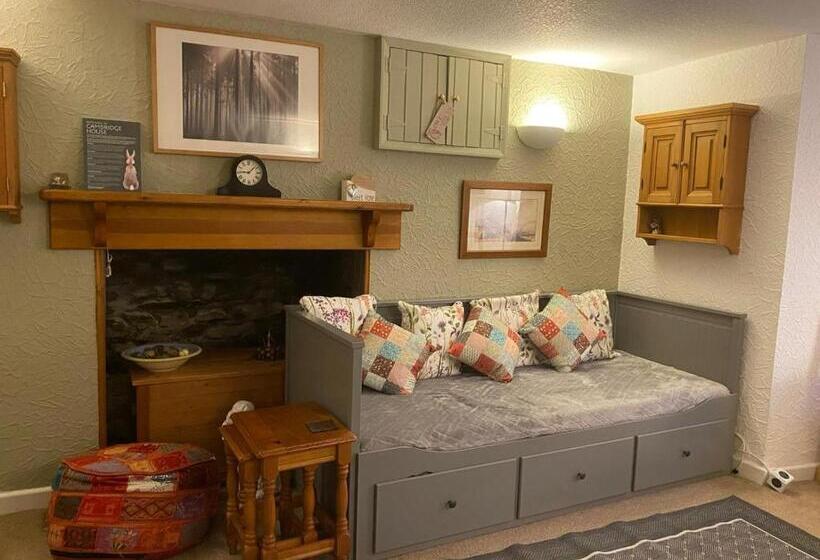 سوییت, Cambridge House Room Only Accommodation For Adults