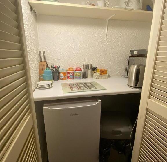 سوییت, Cambridge House Room Only Accommodation For Adults