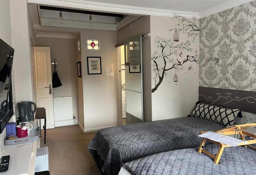 اتاق کلاسیک سه تخته, Cambridge House Room Only Accommodation For Adults