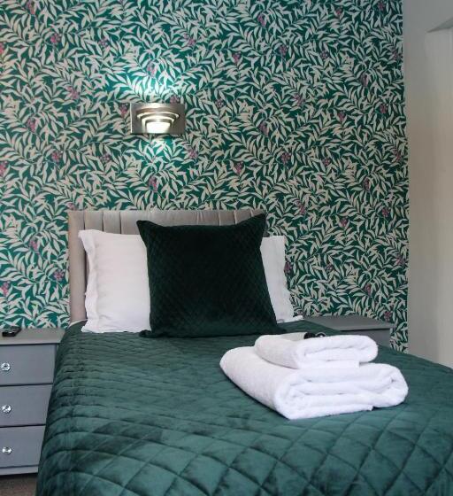 اتاق کلاسیک سه تخته, Cambridge House Room Only Accommodation For Adults