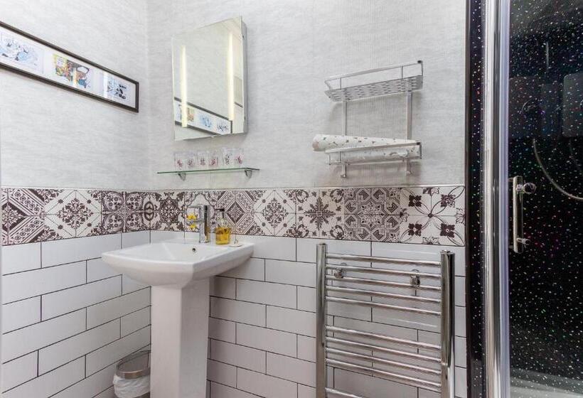 سوییت, Cambridge House Room Only Accommodation For Adults