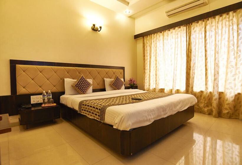 Номер Deluxe, Ganpati Palace Shirdi Newly Renovated