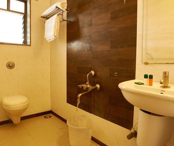 Номер Deluxe, Ganpati Palace Shirdi Newly Renovated