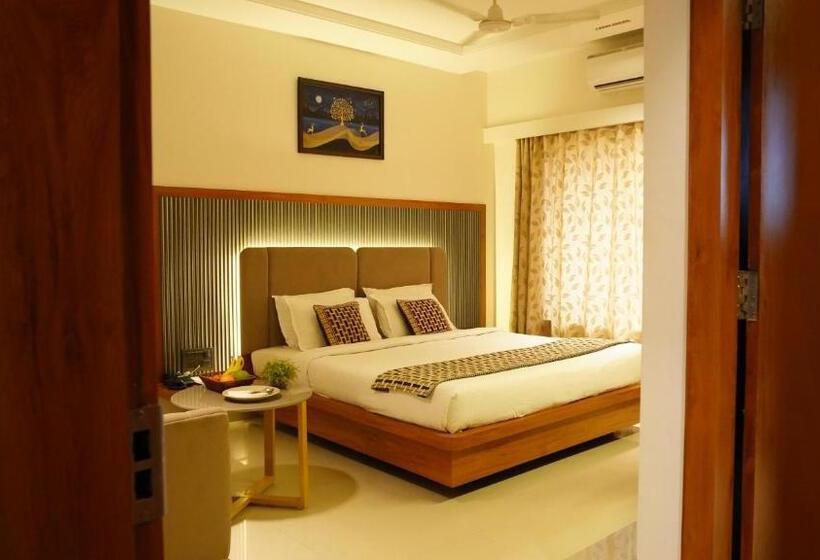 Номер Deluxe, Ganpati Palace Shirdi Newly Renovated