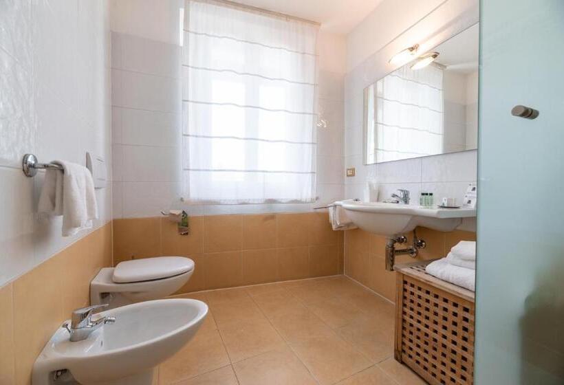 اتاق راحتی سه تخته, Suite Inn