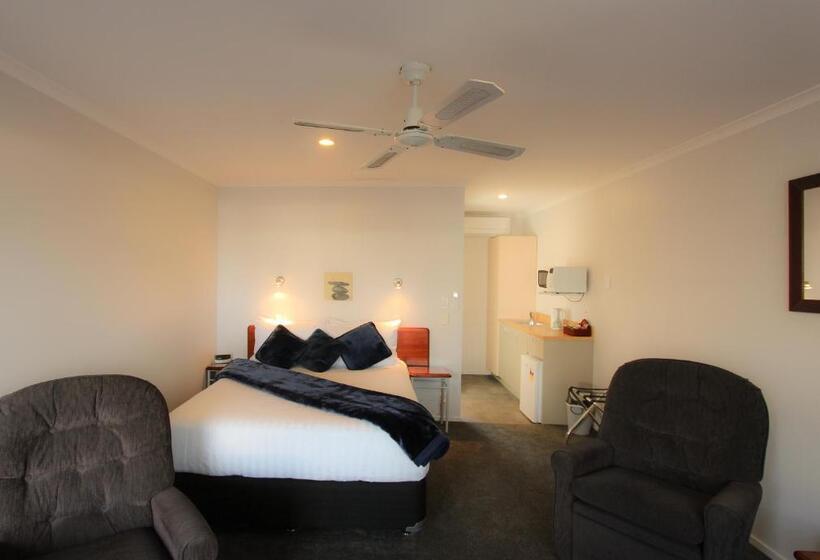 스탠다드 스튜디오, Bk's Magnolia Motor Lodge