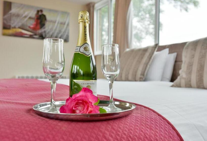 سوئیت پنت هاوس, Edenhall Country