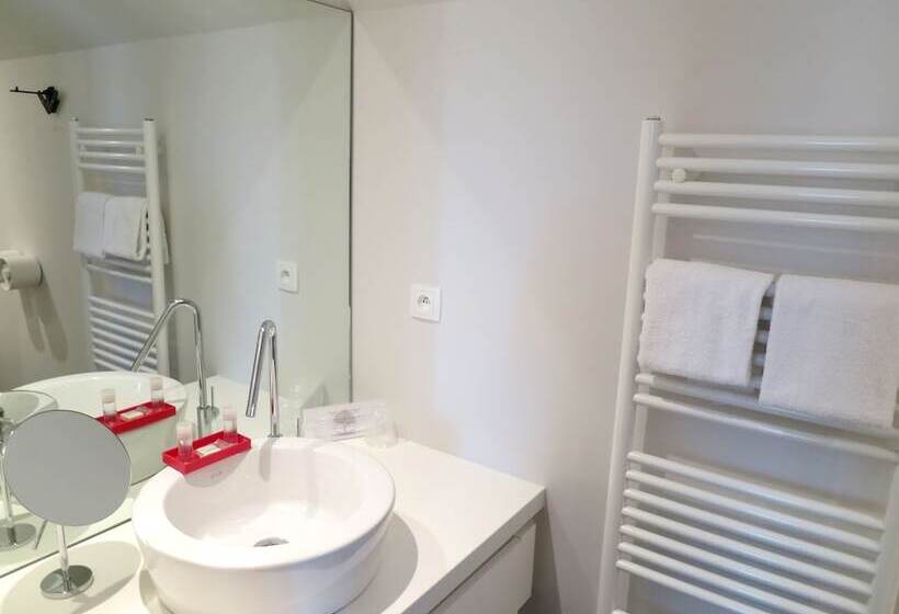Quarto Estandar Interior, Ar Iniz