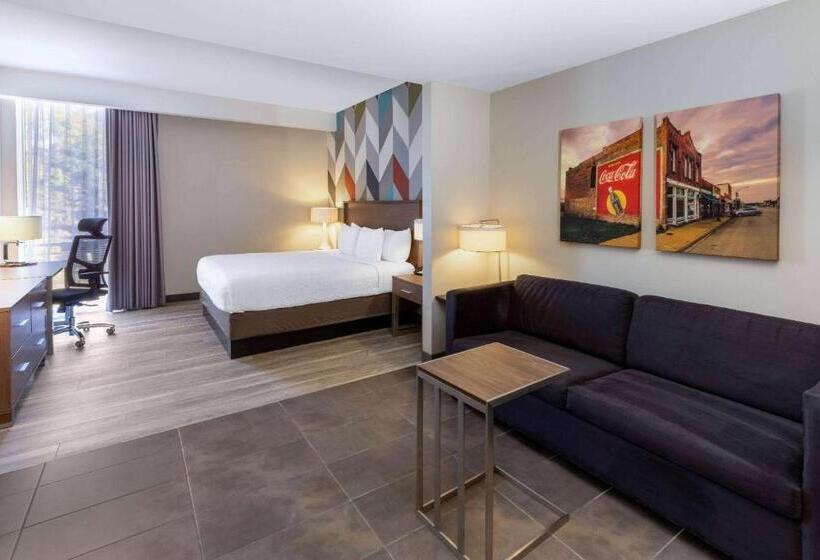 Deluxe Suite King Bed, La Quinta Inn & Suites By Wyndham Tulsa Downtown   Route 66