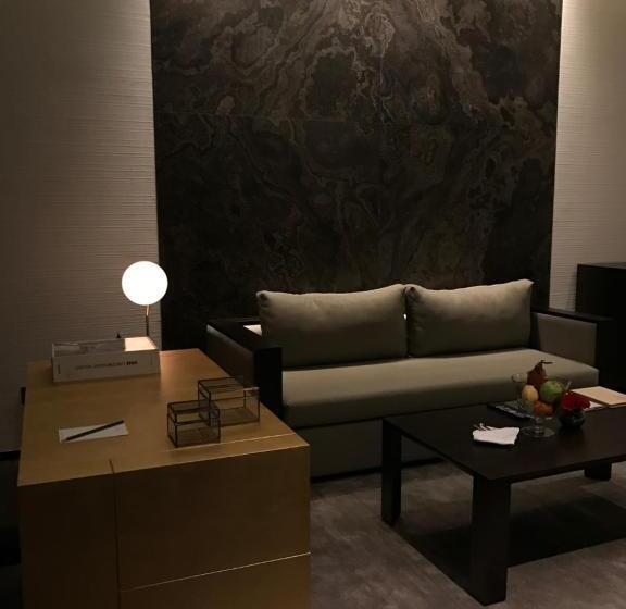 Suite with Terrace, Roseate House New Delhi