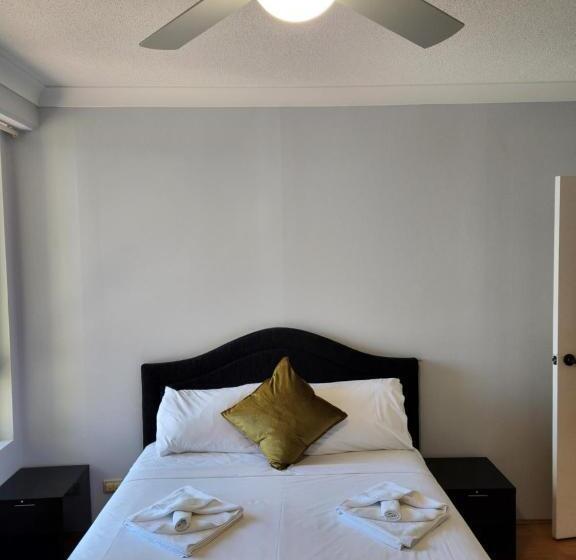 2 Bedrooms Apartment City View, Surfers Hawaiian Holiday Apartments