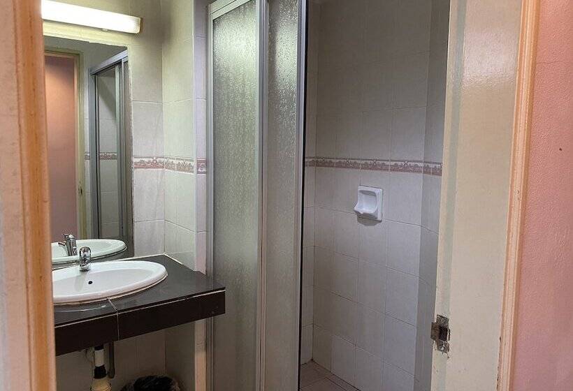 חדר משפחתי, Deleeton