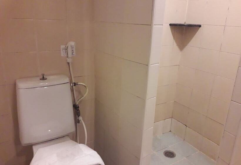 חדר משפחתי, Deleeton