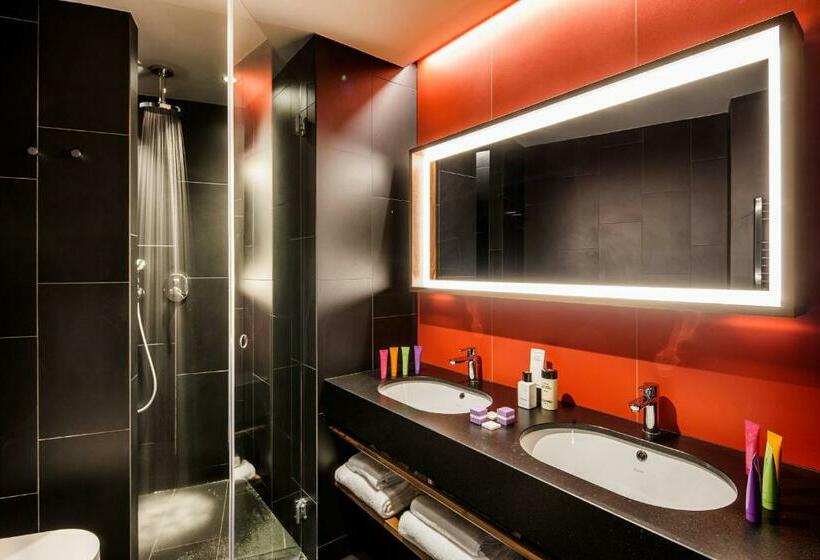 سوییت جونیور, Glam Milano