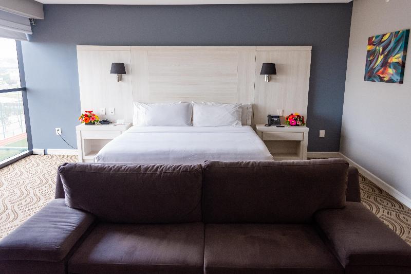 キングサイズベッドのスイートルーム, Holiday Inn Express Pachuca, An Ihg