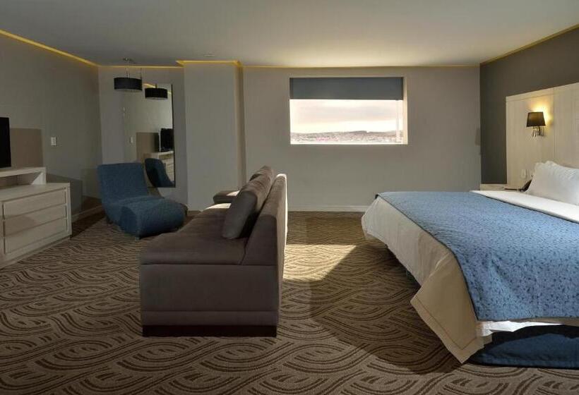 מיטת קינג בסוויטה, Holiday Inn Express Pachuca, An Ihg