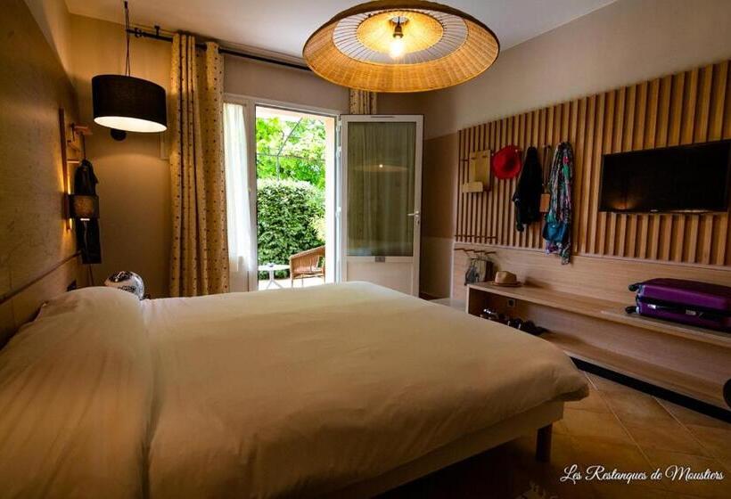 Comfort room with terrace, Les Restanques De Moustiers