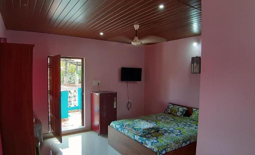 اتاق لوکس با بالکن, Noel Guest House