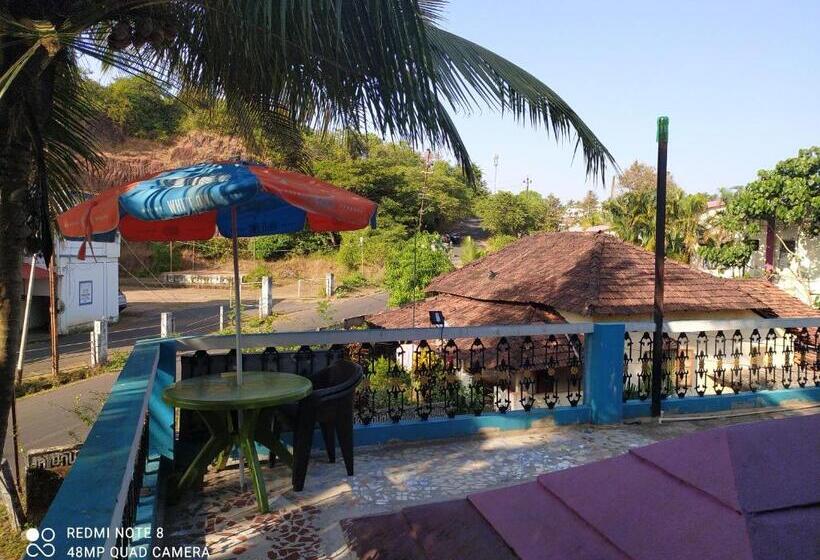 اتاق لوکس با بالکن, Noel Guest House