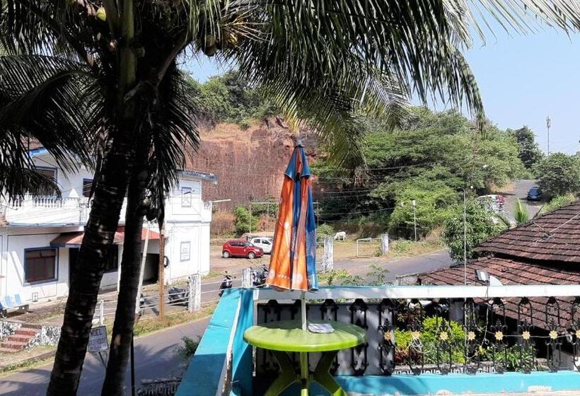 اتاق لوکس با بالکن, Noel Guest House