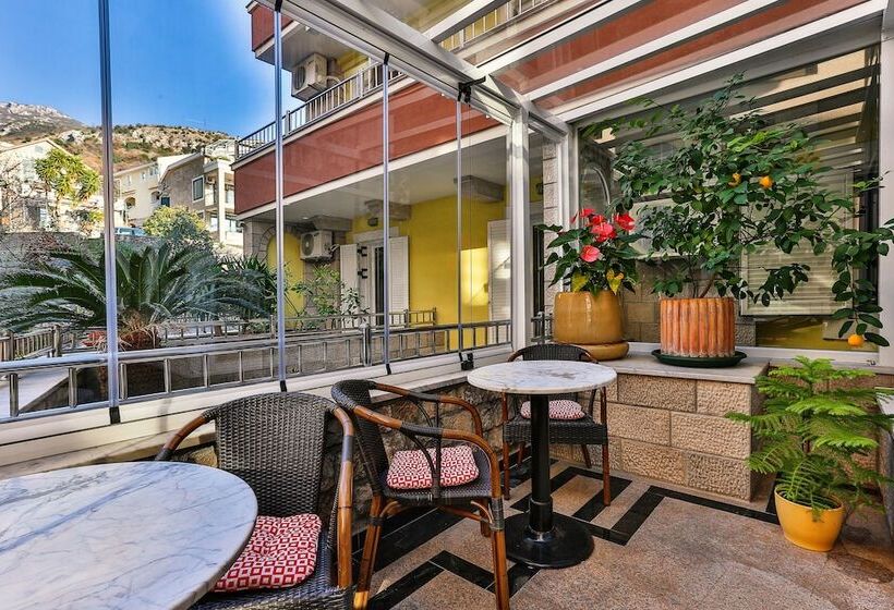 اتاق اکونومی, Apartmani Luka   Vila Brzulovic