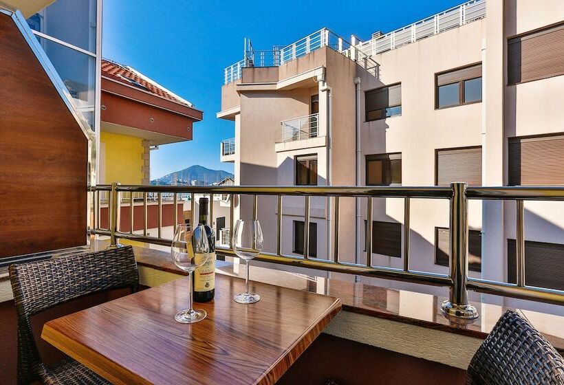 اتاق استاندارد سه نفره, Apartmani Luka   Vila Brzulovic