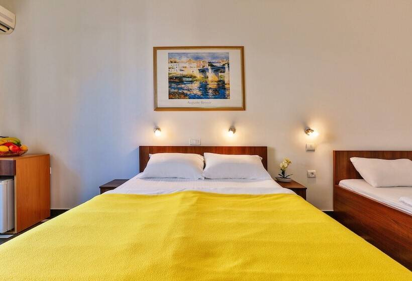 اتاق استاندارد سه نفره, Apartmani Luka   Vila Brzulovic