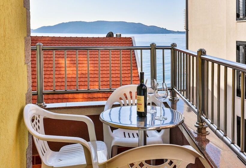 استودیوی استاندارد, Apartmani Luka   Vila Brzulovic