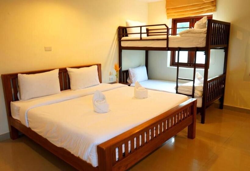 Quarto Familiar, Hathai House