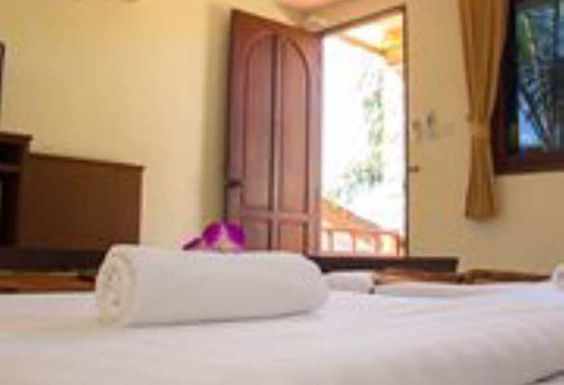 Quarto Estandar, Hathai House