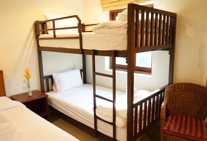 Quarto Familiar, Hathai House