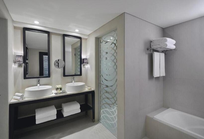 带大床的套房, Voco   Riyadh, An Ihg Hotel   فندق فوكو الرياض, احدى فنادق مجموعة إنتركونتيننتال