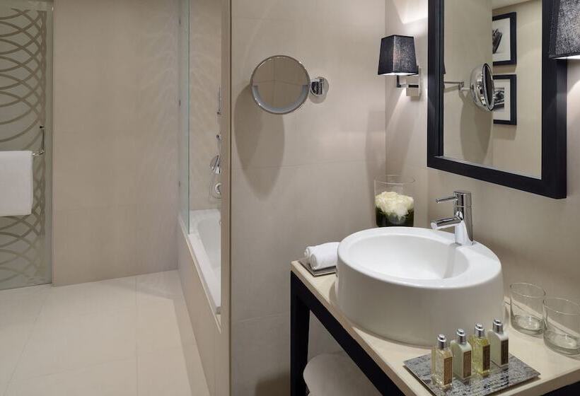 高级客房, Voco   Riyadh, An Ihg Hotel   فندق فوكو الرياض, احدى فنادق مجموعة إنتركونتيننتال