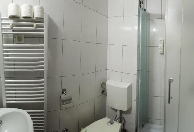 اتاق استاندارد یک نفره, Student Hotel Mostar
