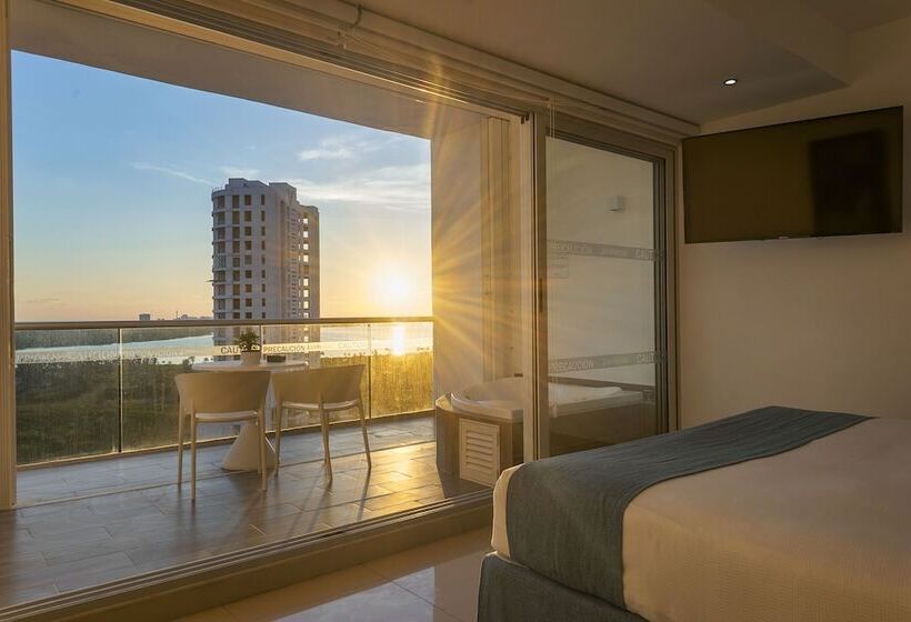 Quarto Deluxe Vista Mar, Suites Malecon Cancun