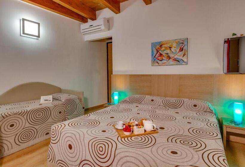 스탠다드 트리플 룸, Locanda Al Moro
