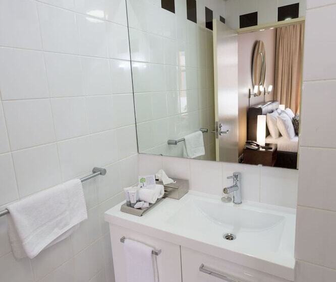 اتاق استاندارد با بالکن, Clarendon