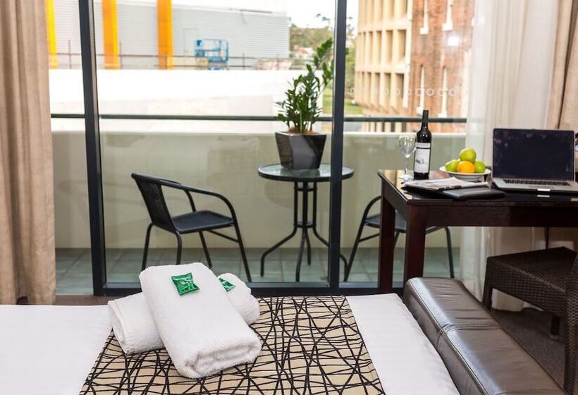 اتاق استاندارد با بالکن, Clarendon