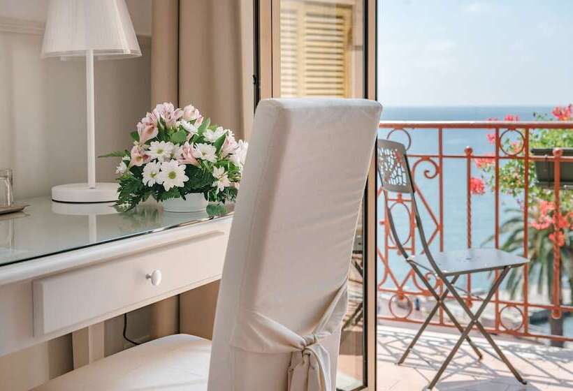 Habitación Triple Estándar Vista Mar, Miramare