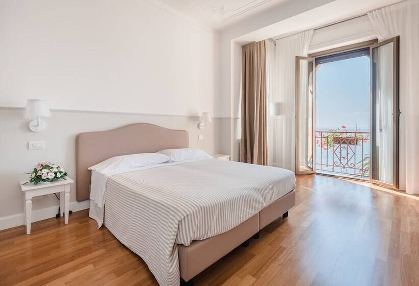 Habitación Triple Estándar Vista Mar, Miramare